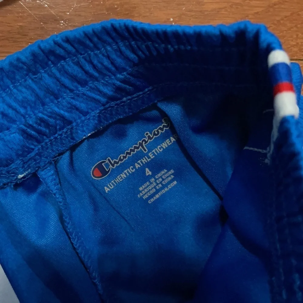 NWT kid’s Champion outfit 4